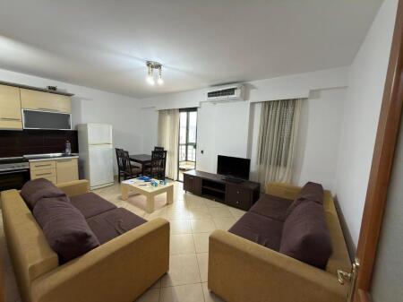 Jepet Me Qera , Apartament 2+1+2 , Rruga 5 Maji , Tirane.