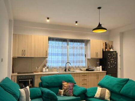JEPET ME QERA APARTAMENT 1+1 I MOBILUAR NE SELITE