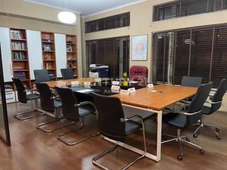 LOCALE PER UFFICI IN AFFITTO PRESSO L'EX ESPOSIZIONE, DI FRONTE AL TRIBUNALE.
