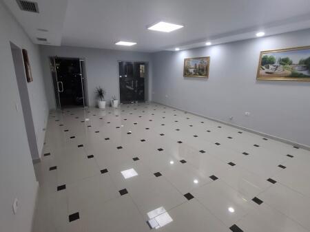 Locale commerciale in affitto nel quartiere 17 a Durazzo