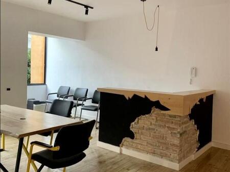  LOCALE UFFICIO IN AFFITTO  Via "Durresit" 