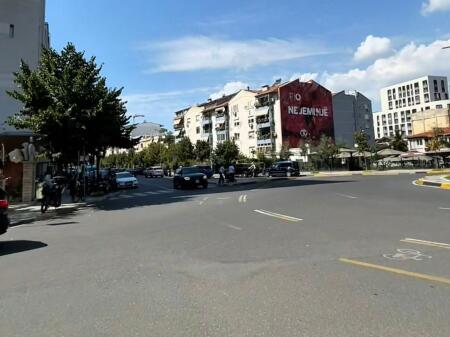  Shitet Dyqan – Komuna e Parisit, pranë KESH-it