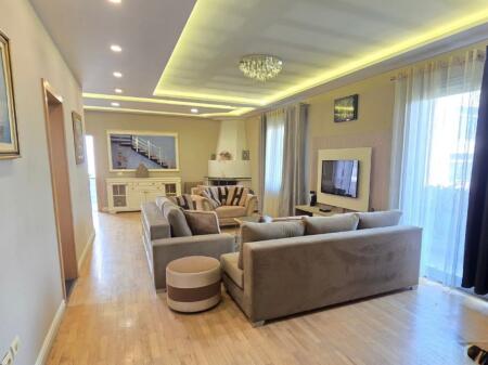 🏡 VILË 2-KATËSHE ME QIRA – BULEVARDI I RI