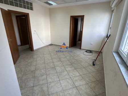 LOCALE UFFICIO IN AFFITTO 90M2 "IN CENTRO" 1150 EURO