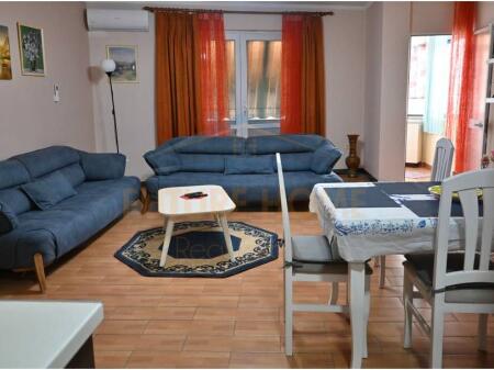 Appartamento 2+1 in affitto in Via Dibrës