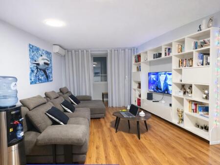  Jepet me Qira — Apartament 2+1 