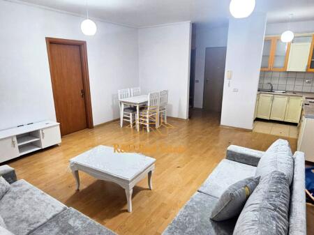  APARTAMENT ME QERA – Rruga 3 Dëshmorët, Yzberisht