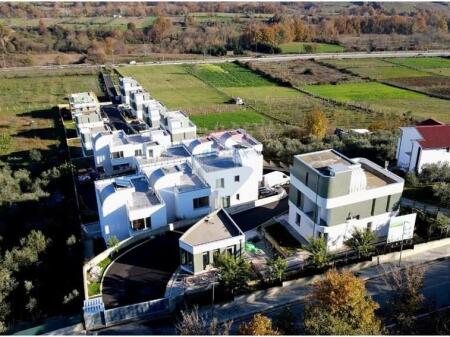 VILLA FOR SALE IN FARKE!