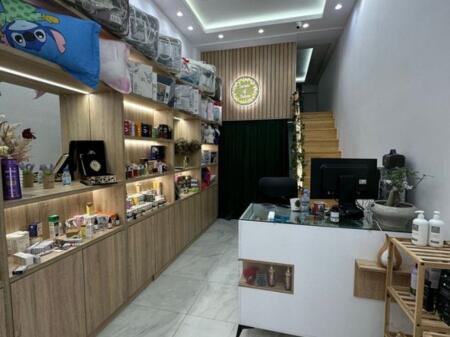  Dyqan i Investuar për Qira në Astir – 50.5 m² me Ambient të Ndryshëm