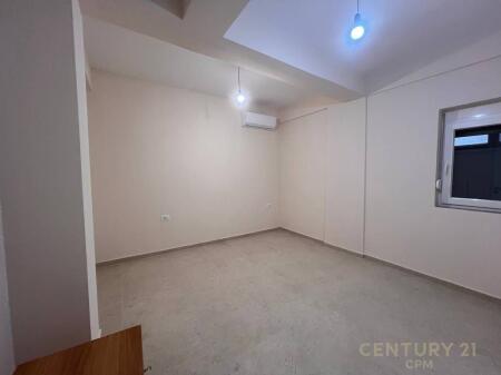 NE KOMUNEN E PARISIT, JAPIM ME QIRA KAT VILE! 450 € /Muaj