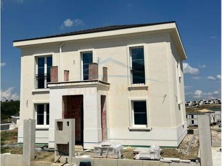Shitet, Vile 3 Kateshe, Rolling Hill, pranë Liqenit të Farkës