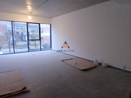 LOCALE COMMERCIALE IN AFFITTO 50M2 "RRUGA BARRIKADA" 1300 EURO