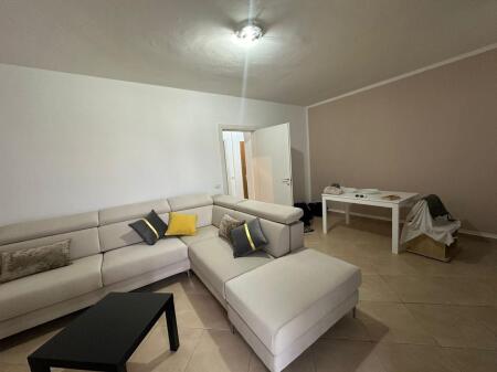 Jepet apartament me qera 1+1