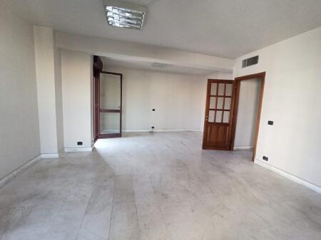 Affitto, Locale per Ufficio, Centro, Tirana.