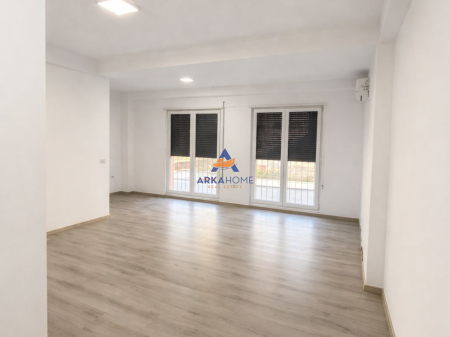 LOCALE IN AFFITTO 67M2 "IN 21 DHJETORI DI FRONTE ALLA ABI BANK" 50.000 LEKE