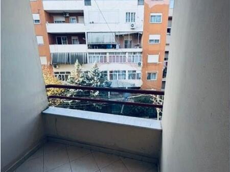 Shitet apartamenti  1+1, Fresk