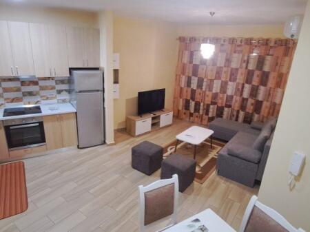 Apartament 1+1 me qera tek Le Bon prane Petro Nini Luarasi