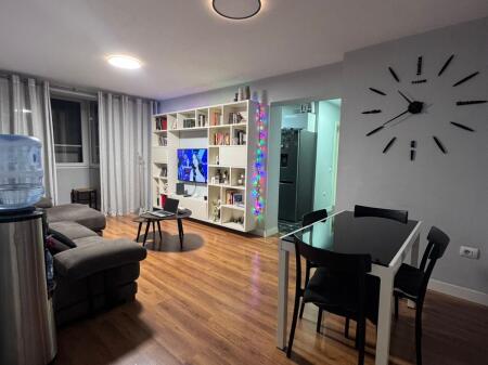  Jepet me Qira Apartament 2+1 – Juridiku, Tiranë