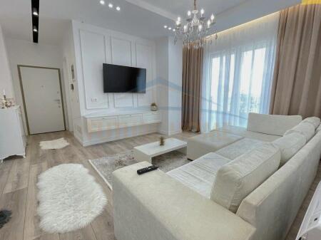 Qira, Apartament 2+1+Post parkimi, prane Air Albania,Tirane.