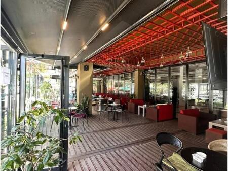 Ofrohet me Qera Ambient 451m² buzë Aksit Rrugor,200 m mbi Restorant FRESKU