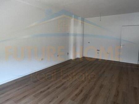 Shitet, Apartament 2+1+Verande, Unaza e Re