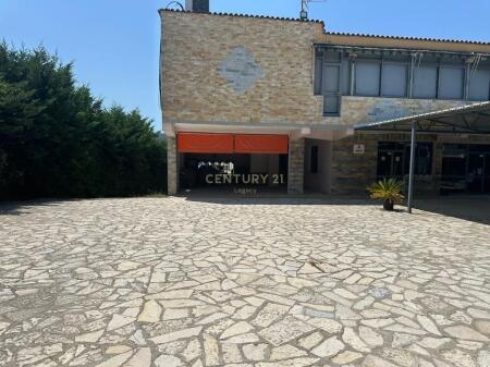 Jepet me qira Bar- Restorant ne Sharre 3,000 € /Muaj