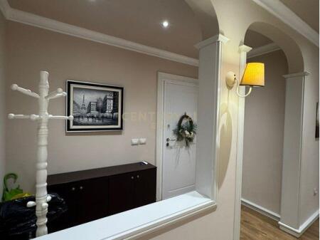 APARTAMENT 2+1+2 ME QIRA NE BLLOK!
