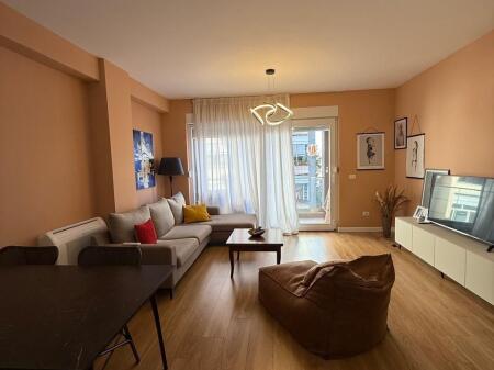 Apartament 2+1+2 per shitje te Rruga e Barrikadave
