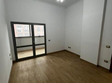 Tirane Qera Okazion: Ambjent zyre me qera, 380 euro ne muaj