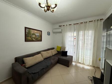  Jepet me Qira Apartament 1+1 me Ballkon – Golden Park 45,000 lekë / muaj