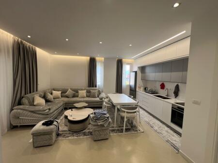 Shitet apartament 2+1+2 prane Spitalit Amerikan 3