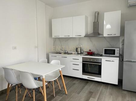ALI DEMI, JAPIM APARTAMENT 1+1 PER QIRA!