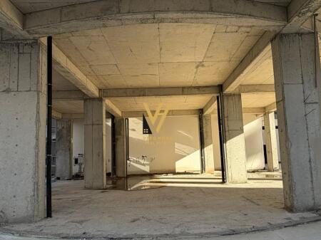 AMBIENTE COMMERCIALE 430 M2 IN AFFITTO A ZOGU I ZI 10.000 EURO