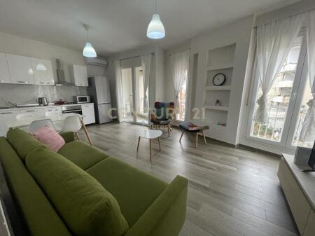 ALI DEMI, JAPIM APARTAMENT 1+1 PER QIRA!
