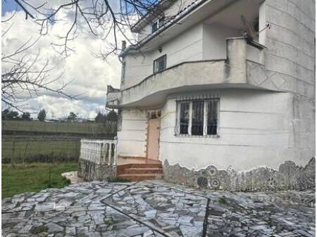 Villa in vendita a Peze e Vogel vicino a Lapidari.