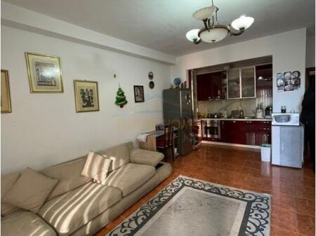 Shitet apartament 2+1 Bllok , Kafe Roma