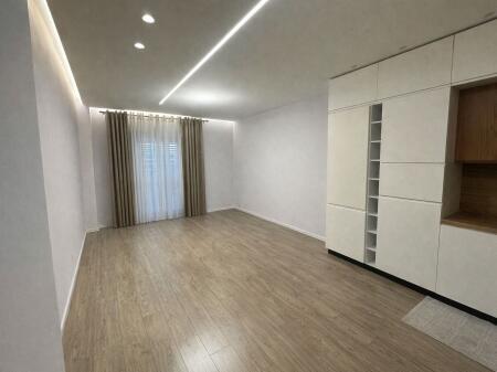 Univers City Ambjent biznesi me qera