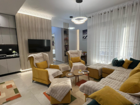 JEPET ME QIRA APARTAMENT 2+1 – QENDËR, PRANË KAFE FLORA 