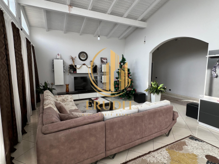 Affittasi appartamento 4+1 arredato
