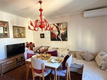 Shitet, Apartament 1+1, Ambasada Amerikane, Rruga e Elbasanit, Tiranë.