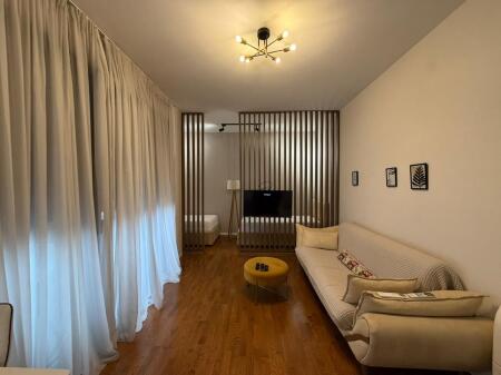 Apartament 1+1 per qira tek Rruga e Barrikadave.