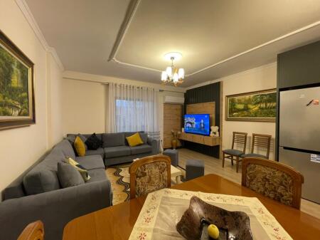 Apartament 2+1 Qira Komuna e Parisit/ Lulishte