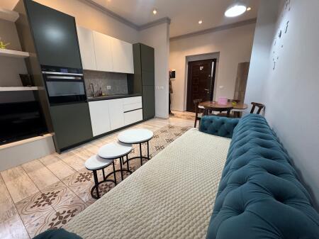 Affittasi appartamento 2+1 in Via Durazzo, vicino all'Hotel Colosseo.  Palazzo esistente  Secondo piano  Prezzo: 800€ / mese