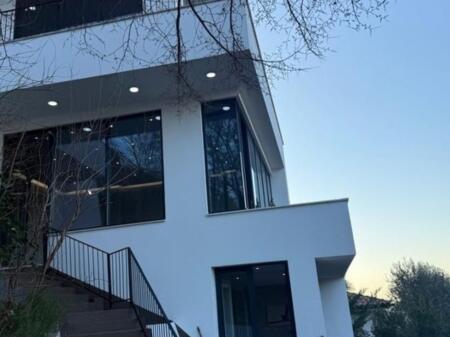 Villa for Rent in Petrelë — Quiet, Yard & Easy Access in Daily Life