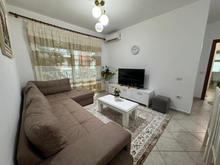 Qera, Apartament 2+1+2, Rruga 5 Maji, Tirane