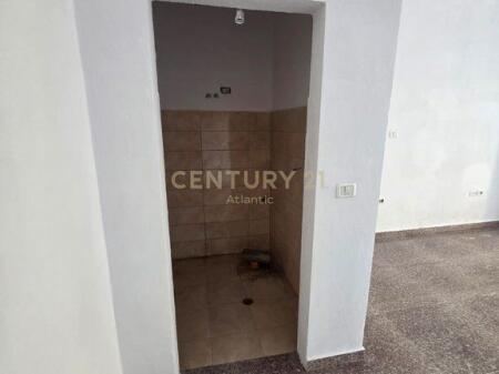 Ambient Komercial Në Shitje në Plazh Iliria, Durrës