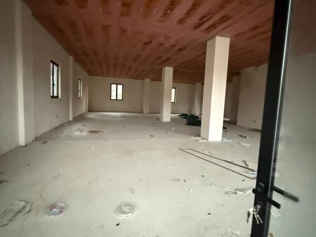AMBIENT BIZNESI ME QERA 276 M2 TEG 2500 EURO