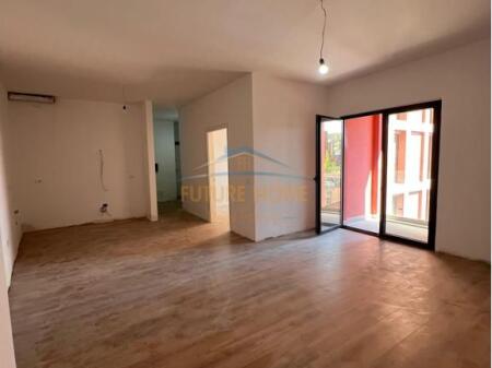 Shitje, Apartament 1+1,Galeria Roma , Rruga e Kavajes, Tirane