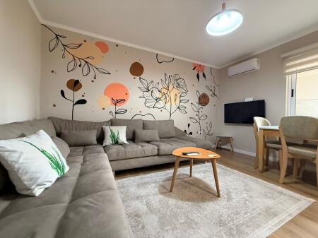 Jepet apartament me qira – Tregu Çam