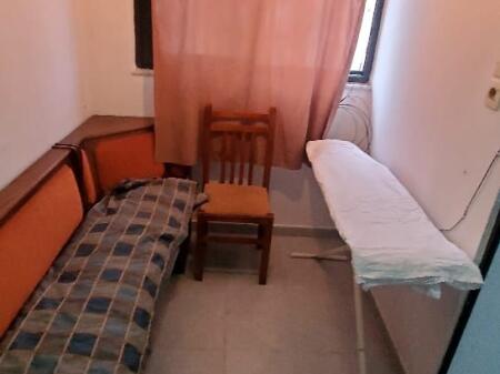 Jepet me qera apartamenti 1+1 , rruga 4 Deshmoret prane Gjumnazit Partizani  350 Mije leke